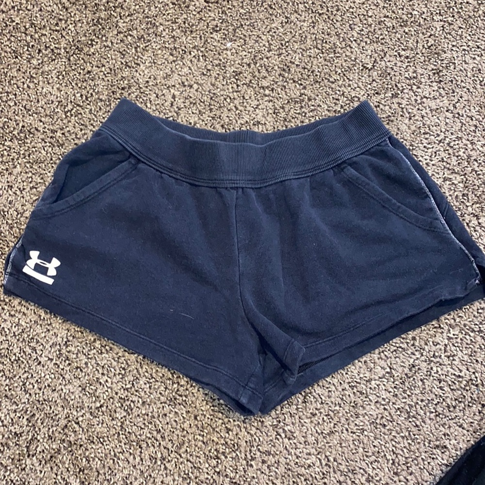 Black under armour shorts with pockets, Size S